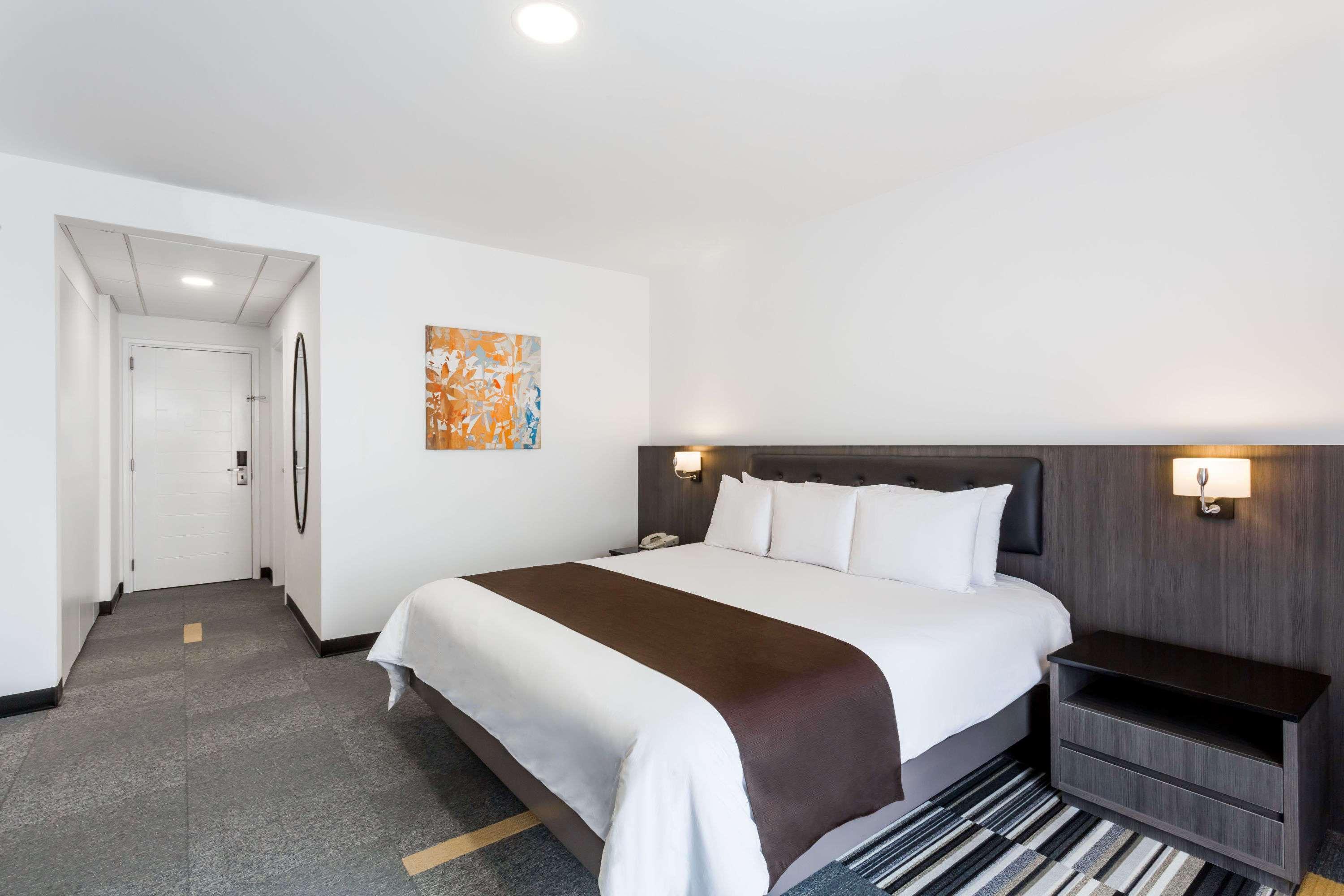 Hotel Costa Del Sol Wyndham Airport 4*