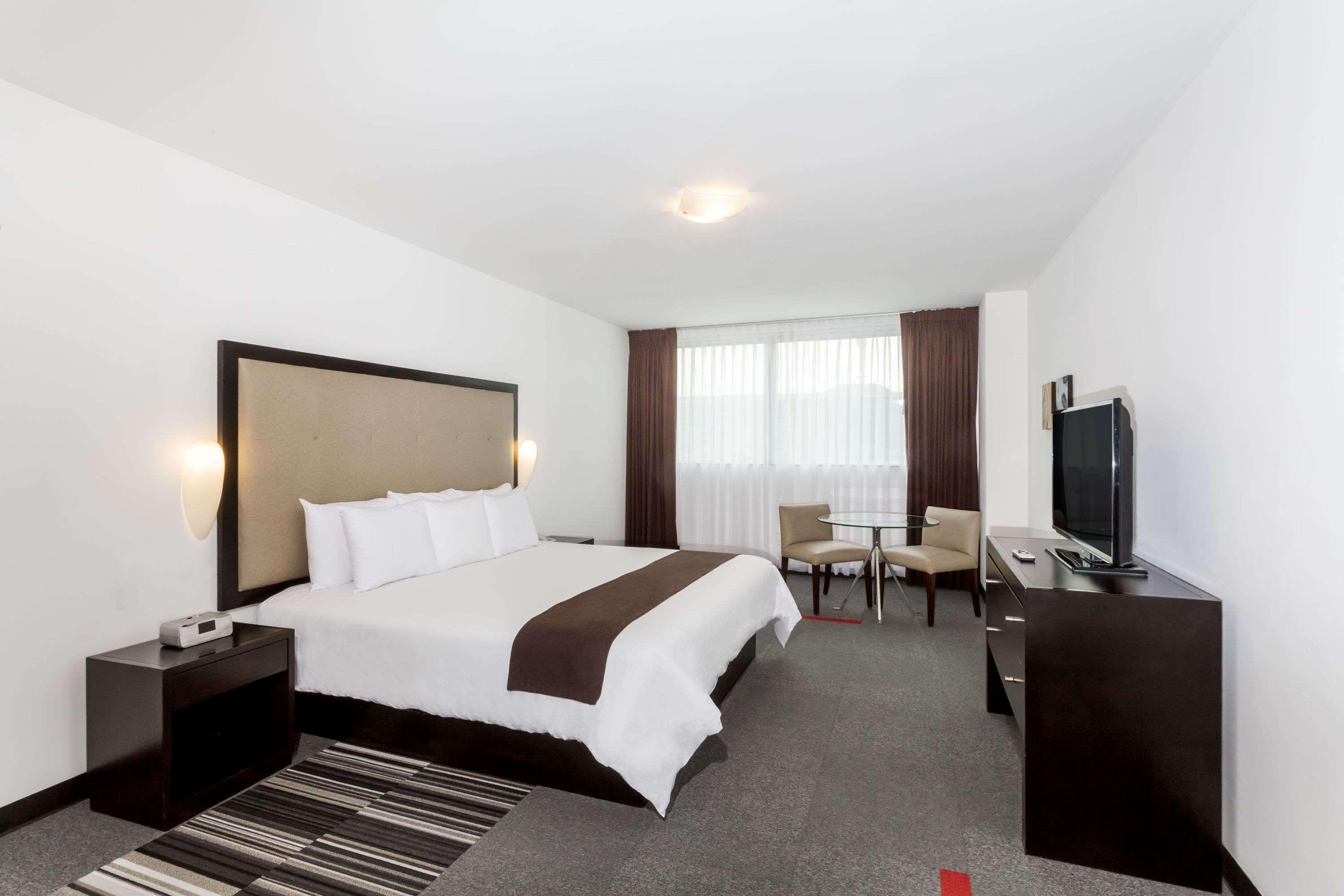 Hotel Costa Del Sol Wyndham Airport 4*