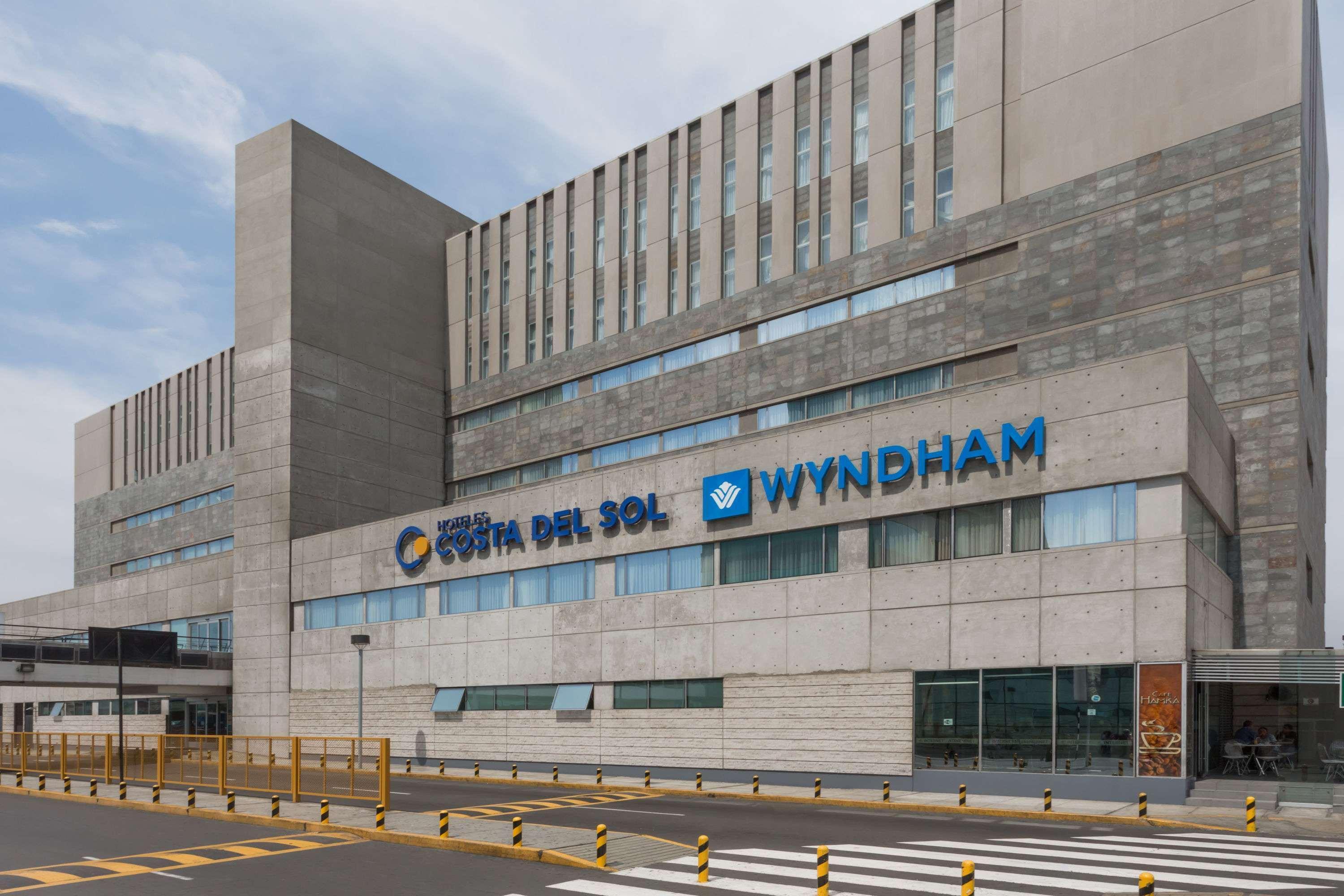 Hotel Costa Del Sol Wyndham Airport 4*
