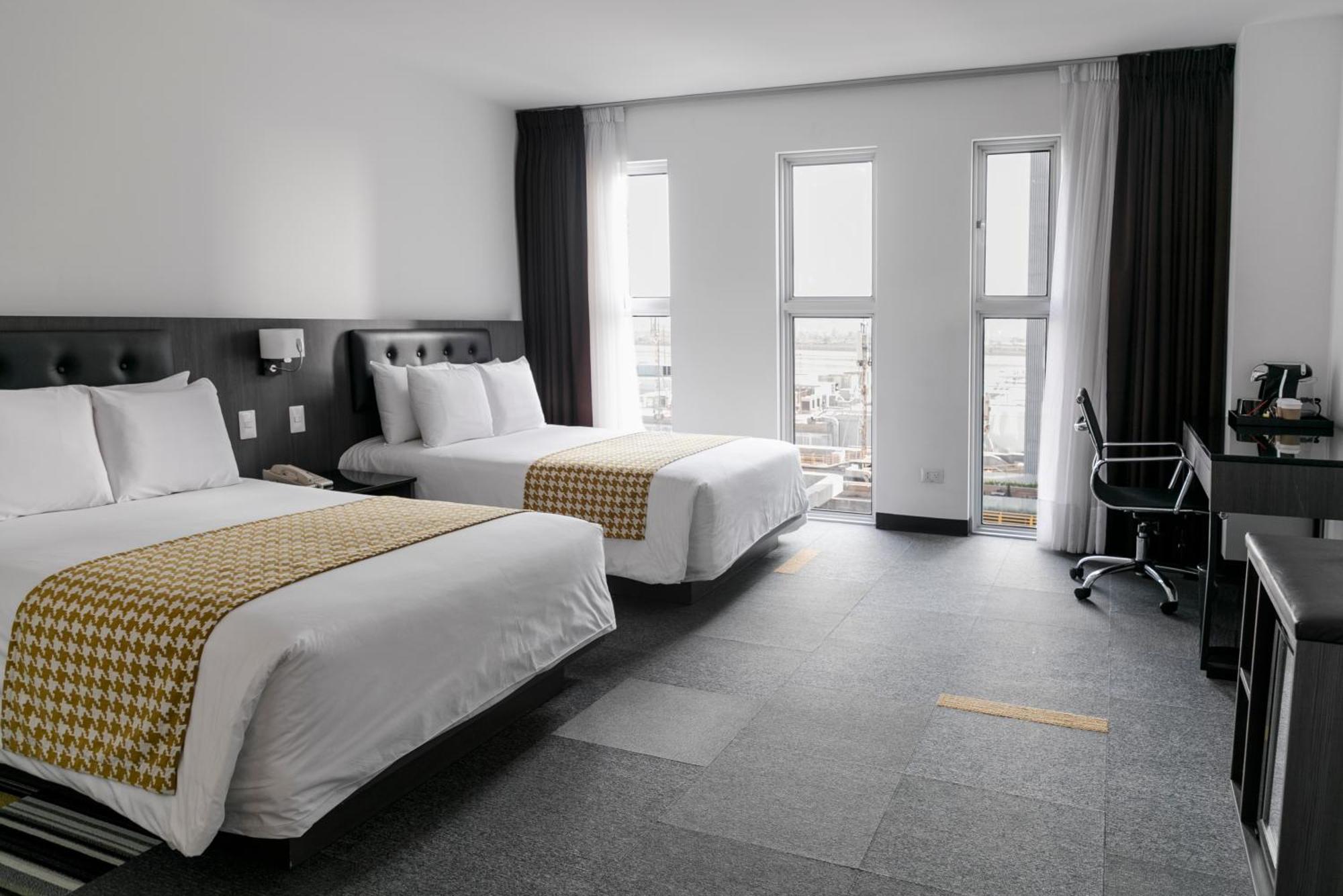 Hotel Costa Del Sol Wyndham Airport 4*